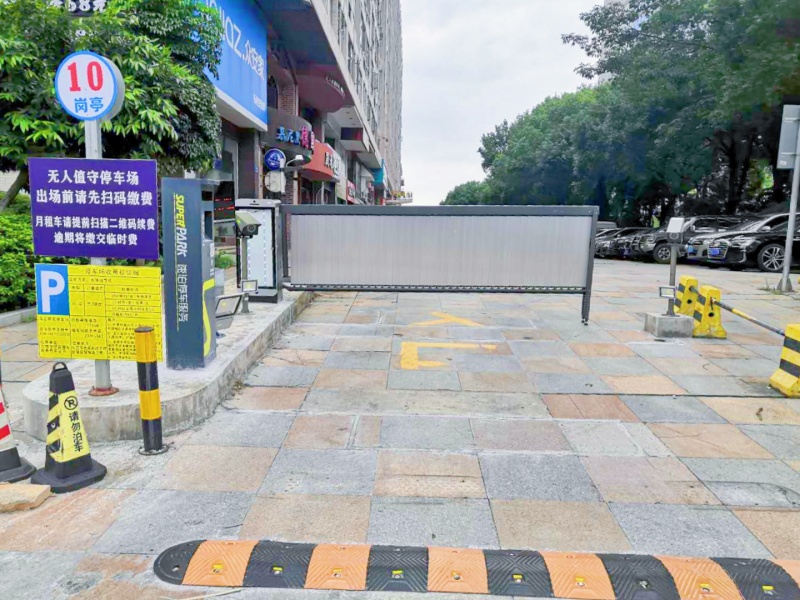 廣東東莞明苑大廈停車(chē)場(chǎng)道閘系統(tǒng)及設(shè)備案例