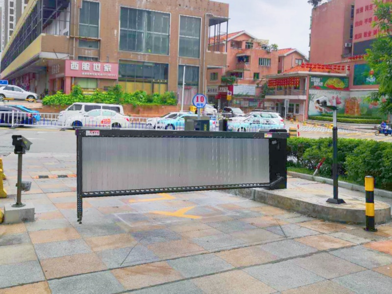 廣東東莞明苑大廈停車(chē)場(chǎng)道閘系統(tǒng)及設(shè)備案例