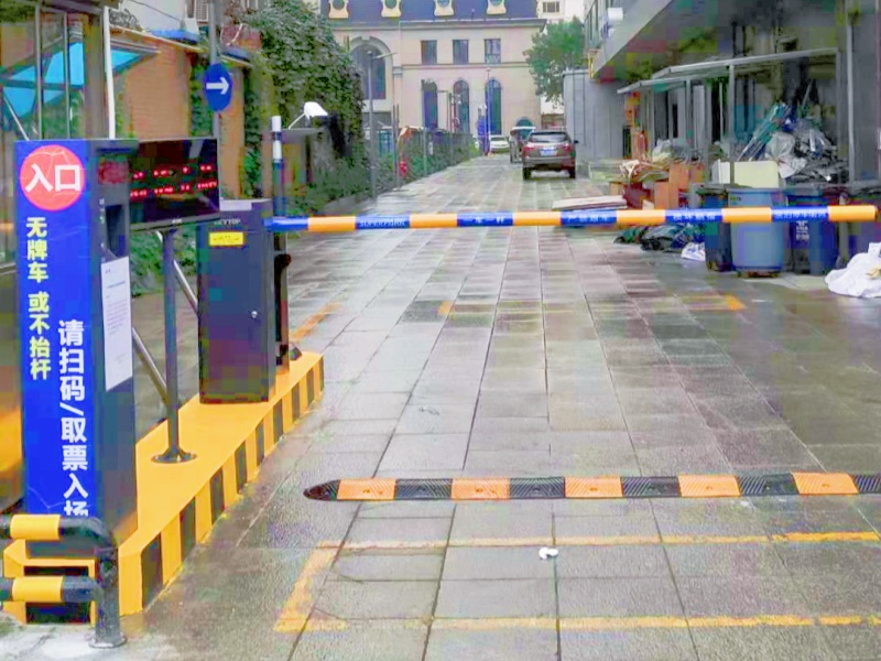 天津金皇大酒店停車場(chǎng)收費(fèi)管理系統(tǒng)及設(shè)備案例