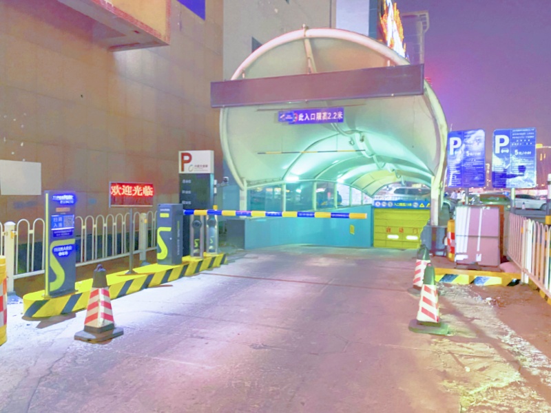 遼寧沈陽興隆大奧萊停車場(chǎng)收費(fèi)管理系統(tǒng)及設(shè)備案例