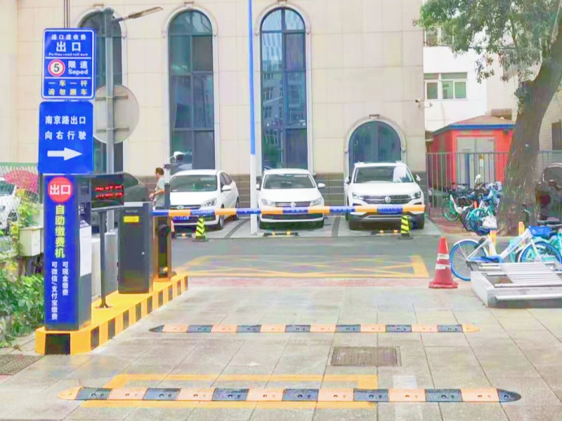 天津金皇大酒店停車場(chǎng)收費(fèi)管理系統(tǒng)及設(shè)備案例