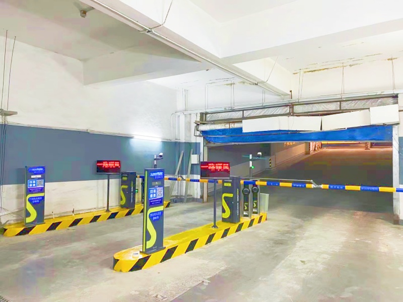 遼寧沈陽興隆大奧萊停車場(chǎng)收費(fèi)管理系統(tǒng)及設(shè)備案例