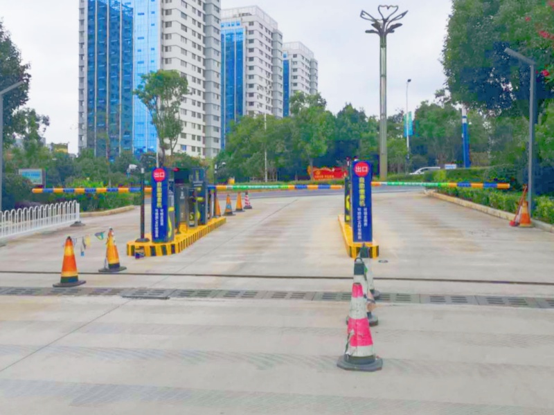 云南昆明迅圖國際停車場收費管理系統(tǒng)及設(shè)備案例