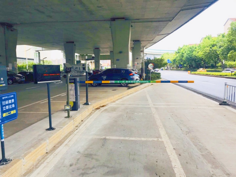 江蘇南京江東南路高架橋下停車場(chǎng)收費(fèi)管理系統(tǒng)及設(shè)備案例