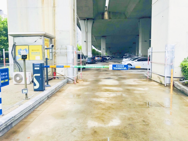 江蘇南京江東南路高架橋下停車場(chǎng)收費(fèi)管理系統(tǒng)及設(shè)備案例