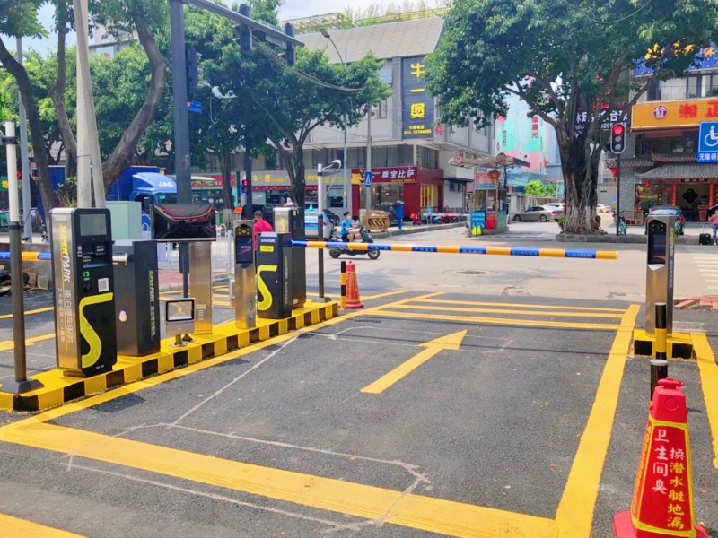 廣州珠吉(國(guó)際)機(jī)械配件城停車場(chǎng)收費(fèi)管理系統(tǒng)及設(shè)備案例