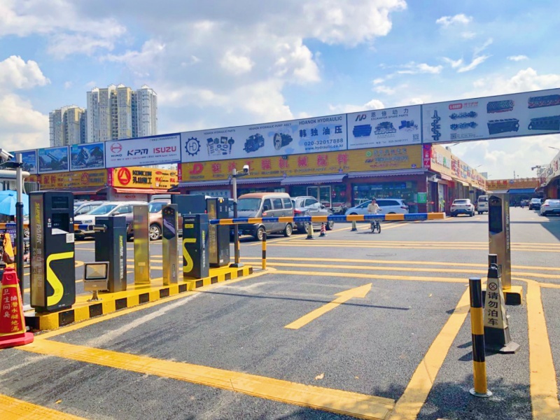 廣州珠吉(國(guó)際)機(jī)械配件城停車場(chǎng)收費(fèi)管理系統(tǒng)及設(shè)備案例