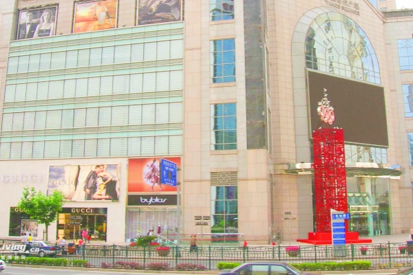 象湖鎮(zhèn)違規(guī)收費(fèi)停車(chē)場(chǎng)拆除，公共空間重?zé)ㄉ鷻C(jī)