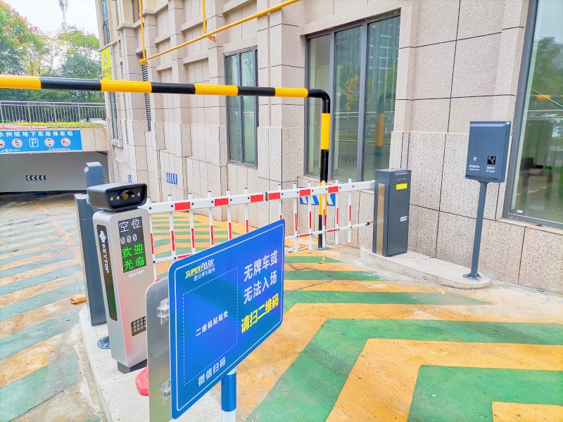 湖南株洲華晨山水洲城停車場道閘系統(tǒng)及設(shè)備案例