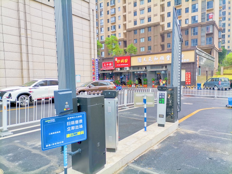 湖南株洲華晨山水洲城停車場道閘系統(tǒng)及設(shè)備案例