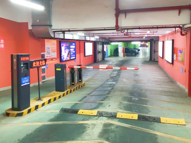 江蘇南通印象城地下停車(chē)場(chǎng)收費(fèi)管理系統(tǒng)及設(shè)備案例