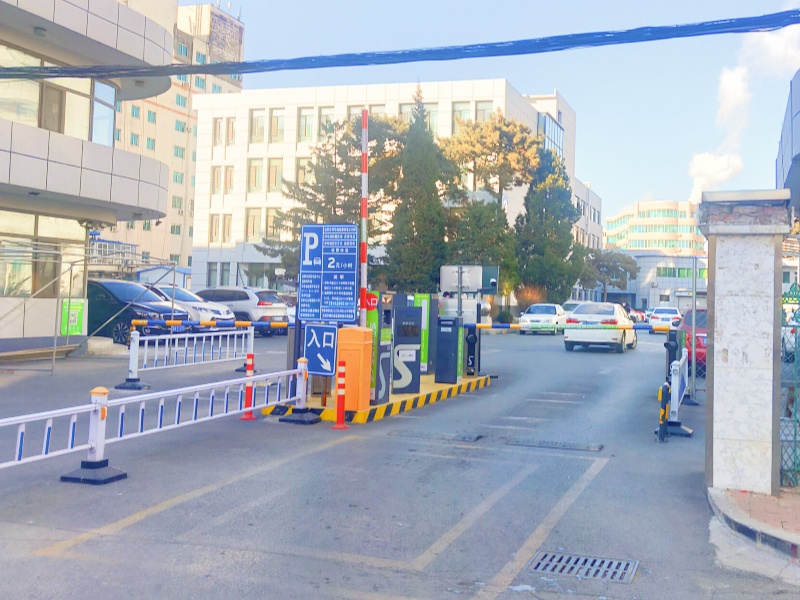 沈陽市第十一人民醫(yī)院停車場收費(fèi)管理系統(tǒng)及設(shè)備案例