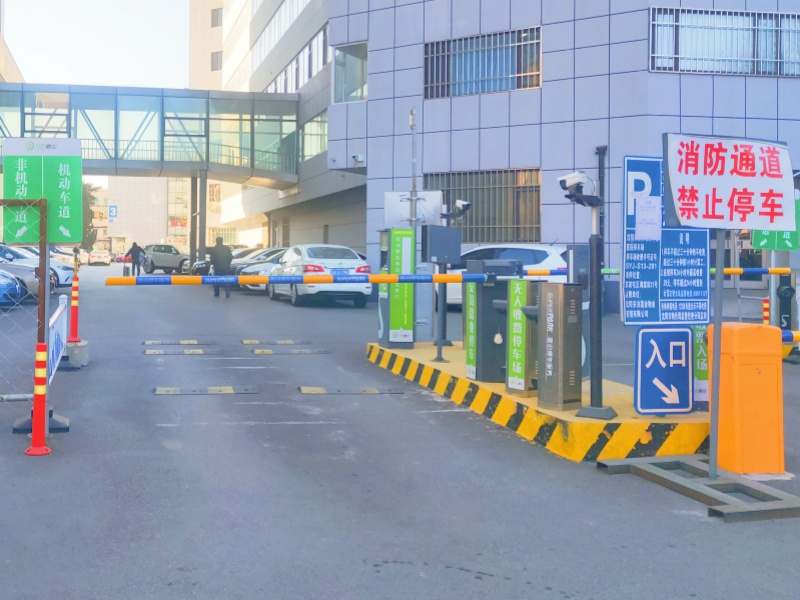 沈陽市第十一人民醫(yī)院停車場收費(fèi)管理系統(tǒng)及設(shè)備案例