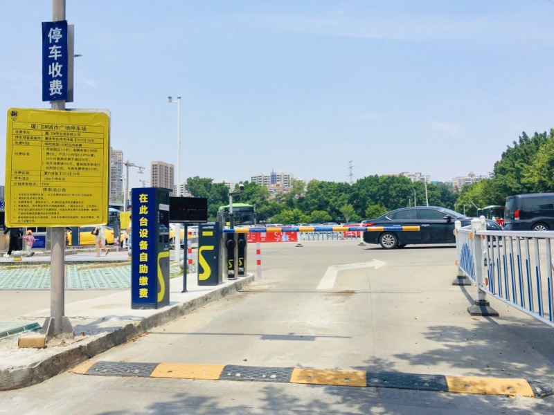 福建廈門(mén)SM城市廣場(chǎng)停車(chē)場(chǎng)收費(fèi)管理系統(tǒng)及設(shè)備案例