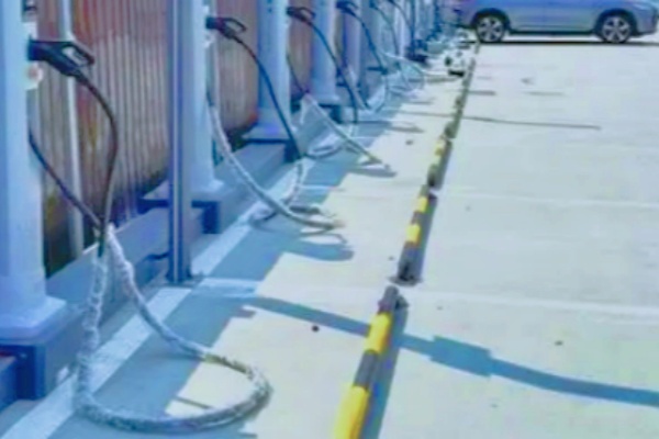 蘭州東崗站停車場(chǎng)充電樁啟用：推動(dòng)綠色出行與低碳城市建設(shè)