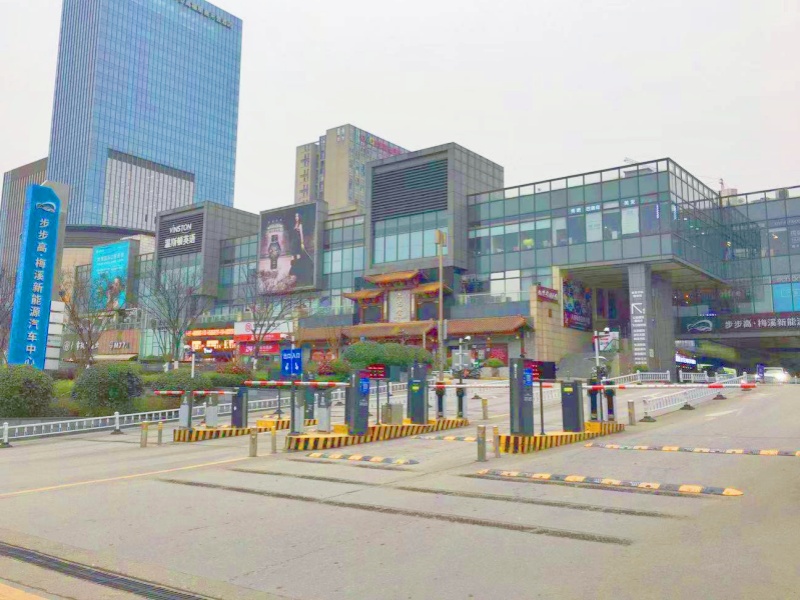 湖南長(zhǎng)沙步步高梅溪新天地停車(chē)場(chǎng)收費(fèi)管理系統(tǒng)及設(shè)備案例