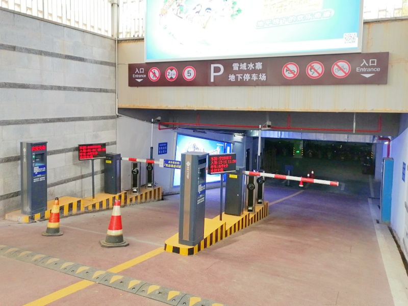湖南湘江歡樂城停車場收費(fèi)管理系統(tǒng)及設(shè)備案例