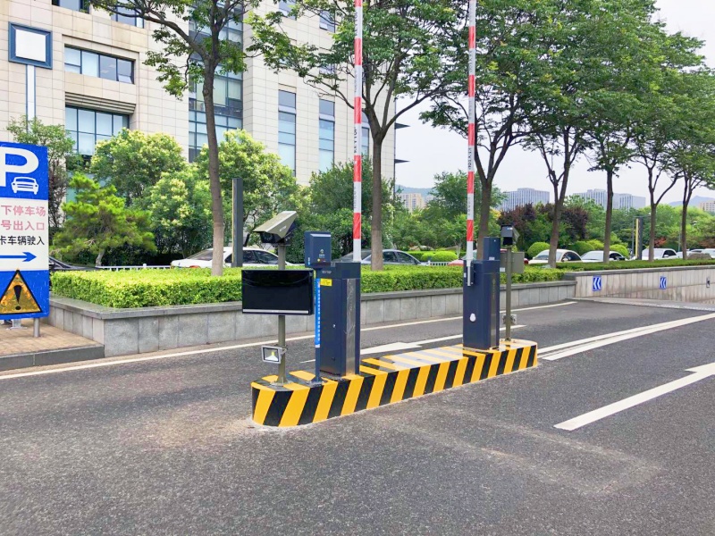 山東濟(jì)南龍奧大廈停車場收費(fèi)管理系統(tǒng)及設(shè)備案例
