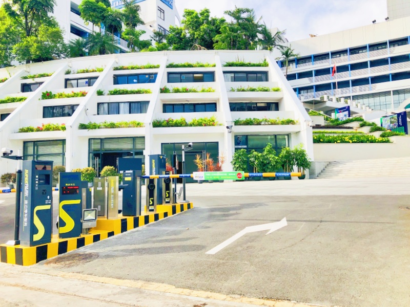 花果山超高清視頻產(chǎn)業(yè)特色小鎮(zhèn)停車場道閘系統(tǒng)及設備案例