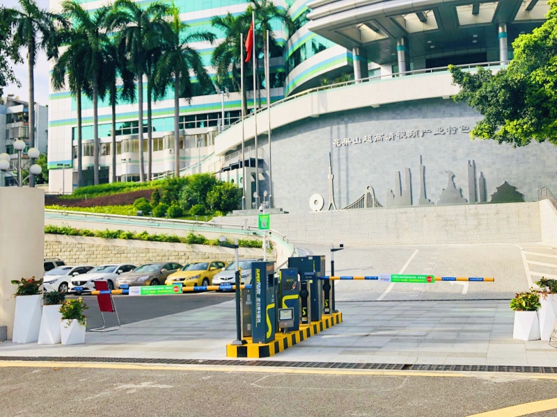 花果山超高清視頻產(chǎn)業(yè)特色小鎮(zhèn)停車場道閘系統(tǒng)及設(shè)備案例