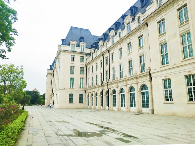 廣東東莞華為松山湖基地停車場車位引導(dǎo)系統(tǒng)及設(shè)備案例