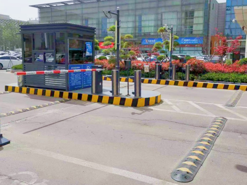 濟南山東省體育中心停車場道閘系統(tǒng)及設(shè)備案例