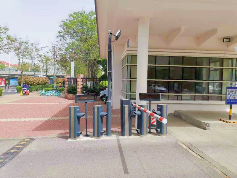 濟南山東省體育中心停車場道閘系統(tǒng)及設(shè)備案例
