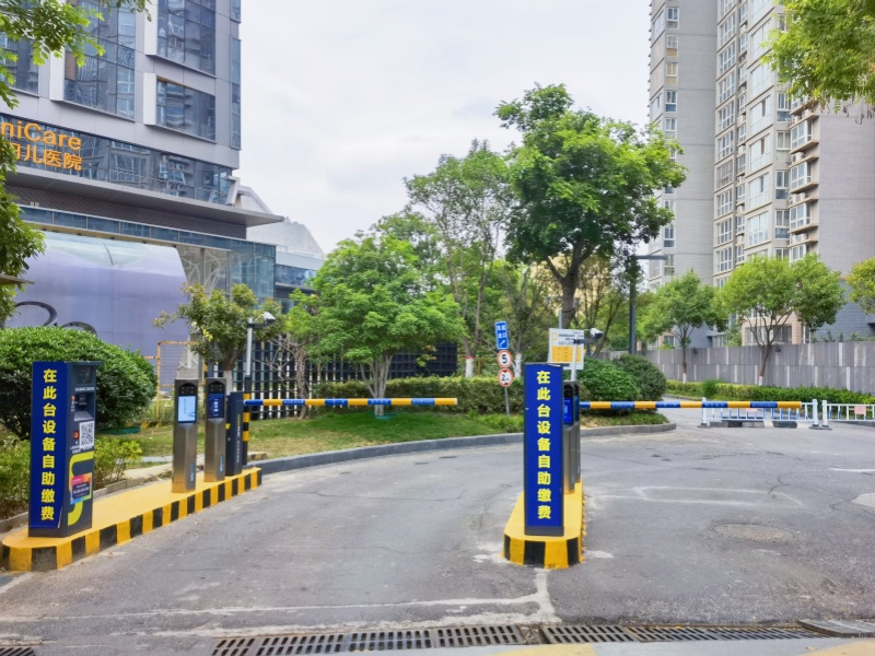 河南鄭州新田360廣場停車場收費管理系統(tǒng)及設(shè)備案例