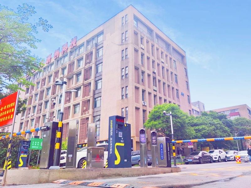 湖南長沙麓谷企業(yè)廣場停車場收費管理系統(tǒng)及設(shè)備案例