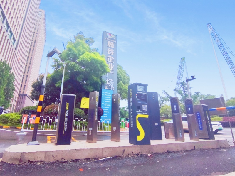 湖南長沙麓谷企業(yè)廣場停車場收費管理系統(tǒng)及設(shè)備案例