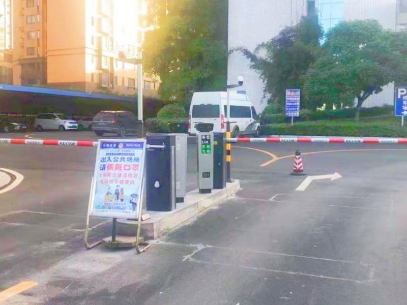 湖南長(zhǎng)沙岳麓交警大隊(duì)停車(chē)場(chǎng)道閘系統(tǒng)及設(shè)備案例