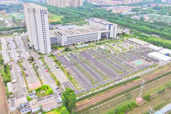 東?？h人民醫(yī)院智慧停車解決方案：駛?cè)搿爸恰睍r(shí)代