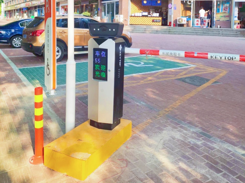 鄭州金藍(lán)灣外圍地面停車場收費(fèi)管理系統(tǒng)及設(shè)備案例
