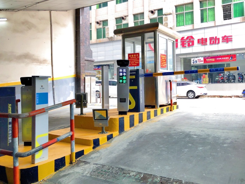 廣東廣州萬子豪程大酒店停車場(chǎng)收費(fèi)管理系統(tǒng)及設(shè)備案例