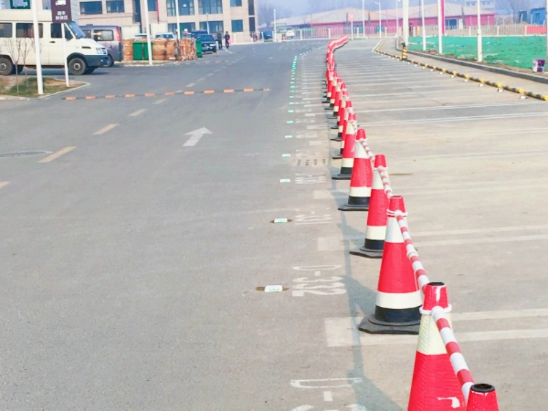 河北燕郊永旺夢樂城停車場車位引導(dǎo)系統(tǒng)及設(shè)備案例