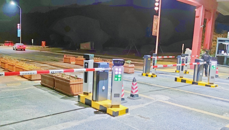 江西上饒葛仙村渡假區(qū)停車場(chǎng)道閘系統(tǒng)及設(shè)備案例