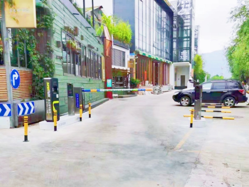 云南昆明留筠館停車(chē)場(chǎng)收費(fèi)管理系統(tǒng)及設(shè)備案例