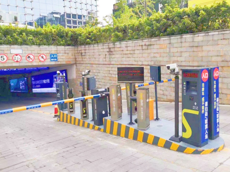 云南昆明公園1903停車(chē)場(chǎng)收費(fèi)管理系統(tǒng)及設(shè)備案例