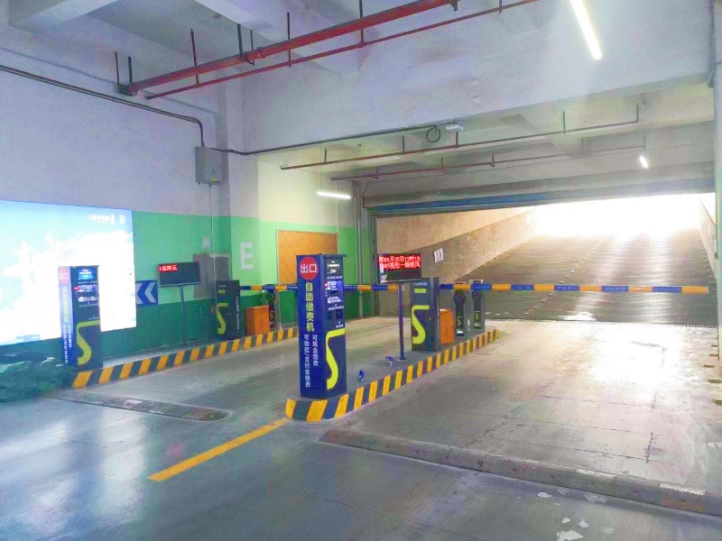 云南昆明公園1903停車(chē)場(chǎng)收費(fèi)管理系統(tǒng)及設(shè)備案例