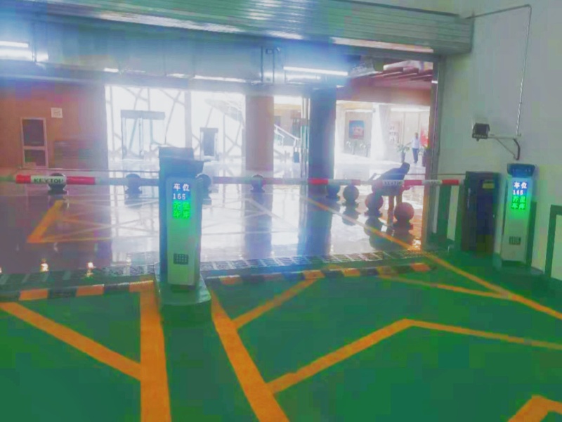 通化新站廣場(chǎng)地下機(jī)械停車庫(kù)收費(fèi)管理系統(tǒng)及設(shè)備案例