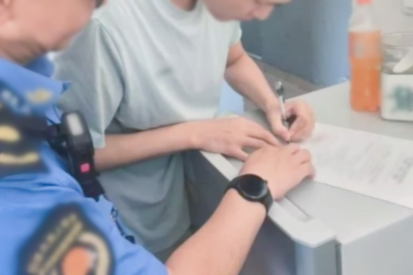 浦東金橋鎮(zhèn)停車場違規(guī)經營，執(zhí)法部門堅決規(guī)范停車場管理