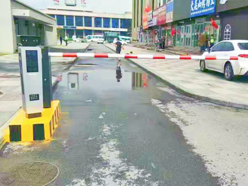 通化火車站廣場地下停車庫道閘系統(tǒng)及設(shè)備案例