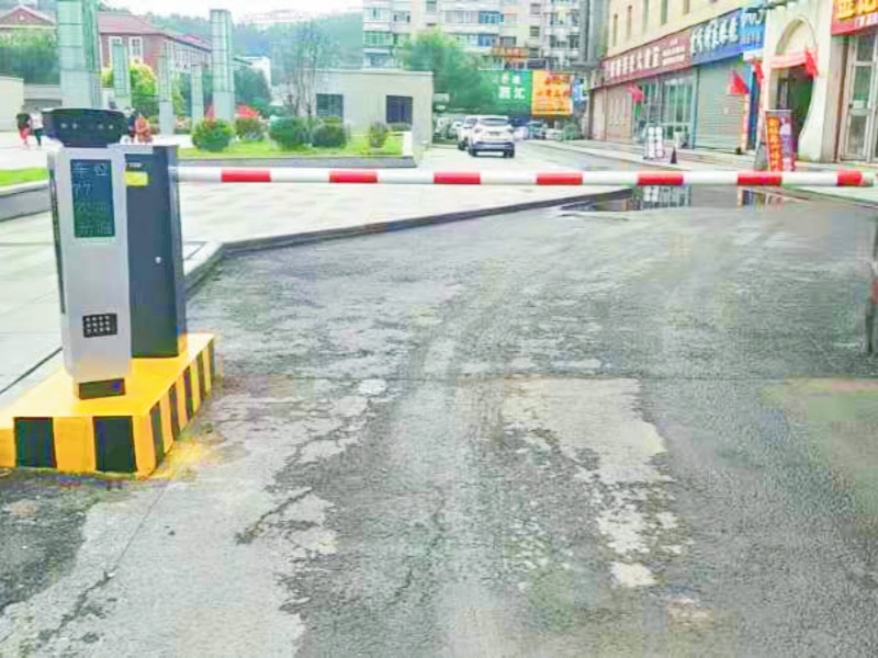 通化火車站廣場地下停車庫道閘系統(tǒng)及設(shè)備案例