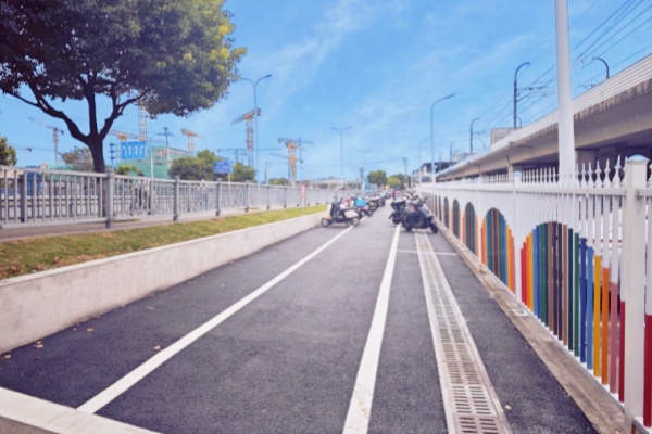 九號(hào)線泗涇站新停車場(chǎng)，便捷出行、城市新亮點(diǎn)