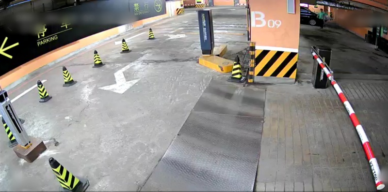 吉林長春卓展購物中心停車場收費管理系統(tǒng)及設備案例