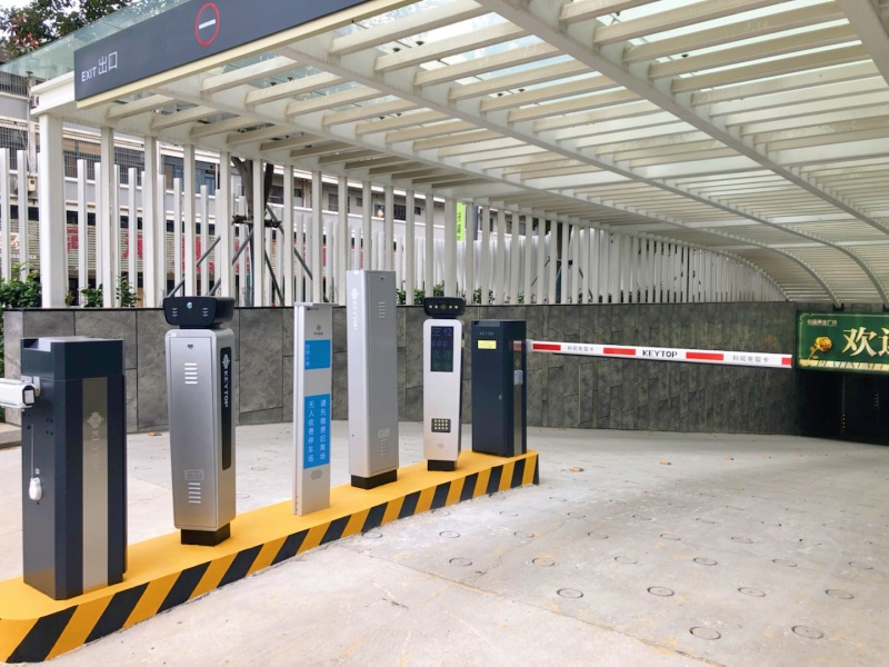 南通威斯汀鉑晶商業(yè)廣場(chǎng)停車(chē)場(chǎng)收費(fèi)管理系統(tǒng)及設(shè)備案例