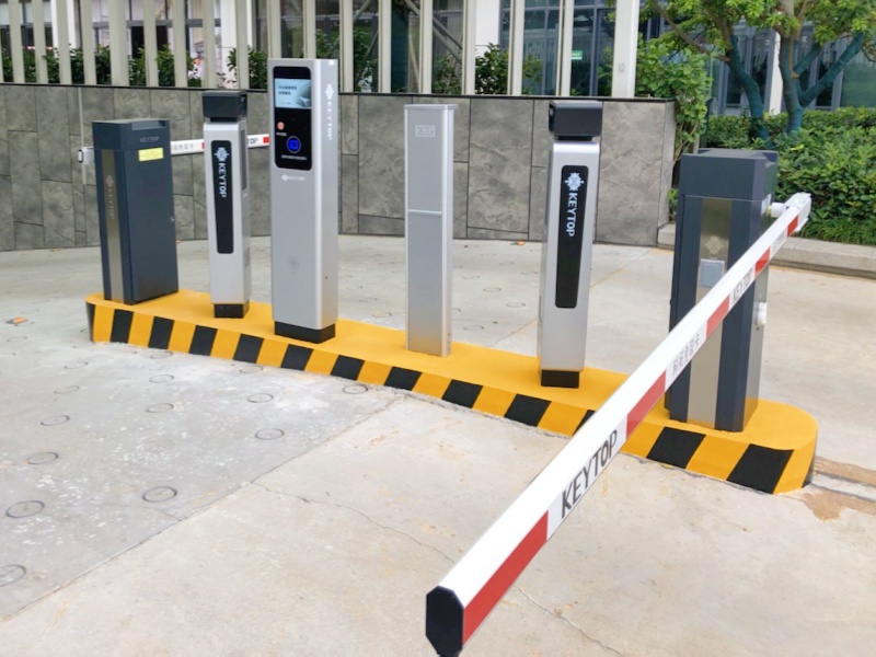 南通威斯汀鉑晶商業(yè)廣場停車場收費管理系統(tǒng)及設備案例