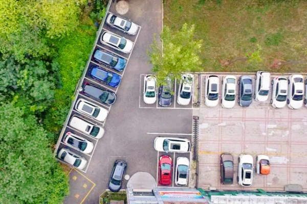 閑置地的華麗轉(zhuǎn)身成惠民停車場，九龍街道水碾社區(qū)的停車變革