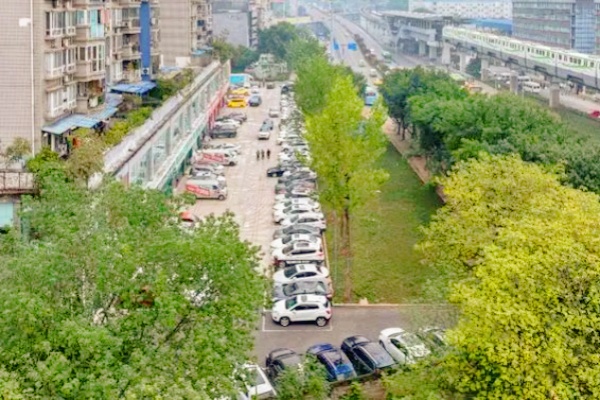 閑置地的華麗轉(zhuǎn)身成惠民停車場，九龍街道水碾社區(qū)的停車變革
