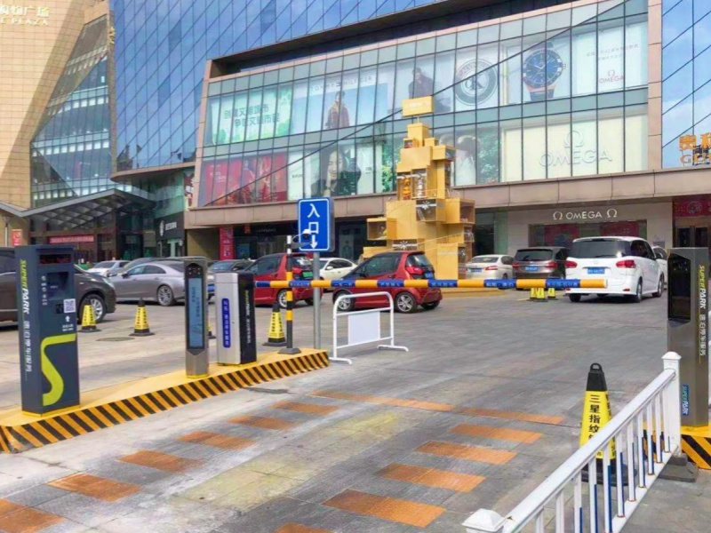 山東濟(jì)寧龍貴購(gòu)物廣場(chǎng)停車場(chǎng)收費(fèi)管理系統(tǒng)及設(shè)備案例